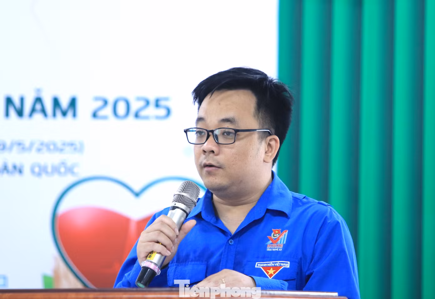 Phát biểu tại buổi lễ, anh Nguyễn Bá Tuấn Anh - Bí thư Đoàn các cơ quan Đảng tỉnh Nghệ An nhấn mạnh: “Hiến máu là nghĩa cử cao đẹp, đầy lòng nhân ái, thể hiện trách nhiệm với cộng đồng. Mỗi đơn vị máu trao đi không chỉ cứu sống người bệnh mà còn thể hiện tinh thần nhân văn sâu sắc, là hành động thiết thực học tập và làm theo Bác”.