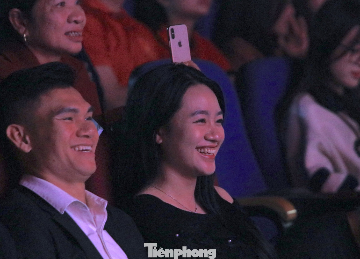 Cầu thủ Xuân Mạnh cùng vợ tại chương trình. Cầu thủ Xuân Mạnh cùng vợ tại chương trình.