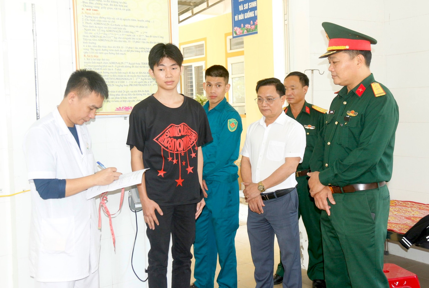 Các địa phương trong tỉnh đang khám sơ tuyển sức khỏe nghĩa vụ quân sự cho công dân trong độ tuổi.