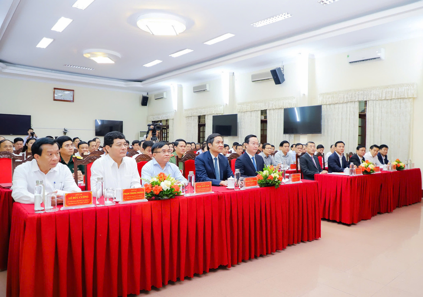 Các đại biểu tham dự hội nghị.