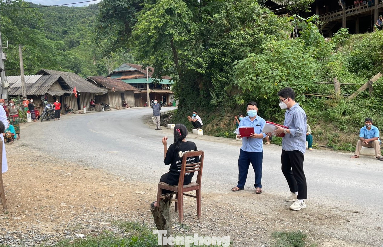 Cơ quan chức năng điều tra dịch tễ, truy vết các trường hợp tiếp xúc gần với bệnh nhân C. Cơ quan chức năng điều tra dịch tễ, truy vết các trường hợp tiếp xúc gần với bệnh nhân C.