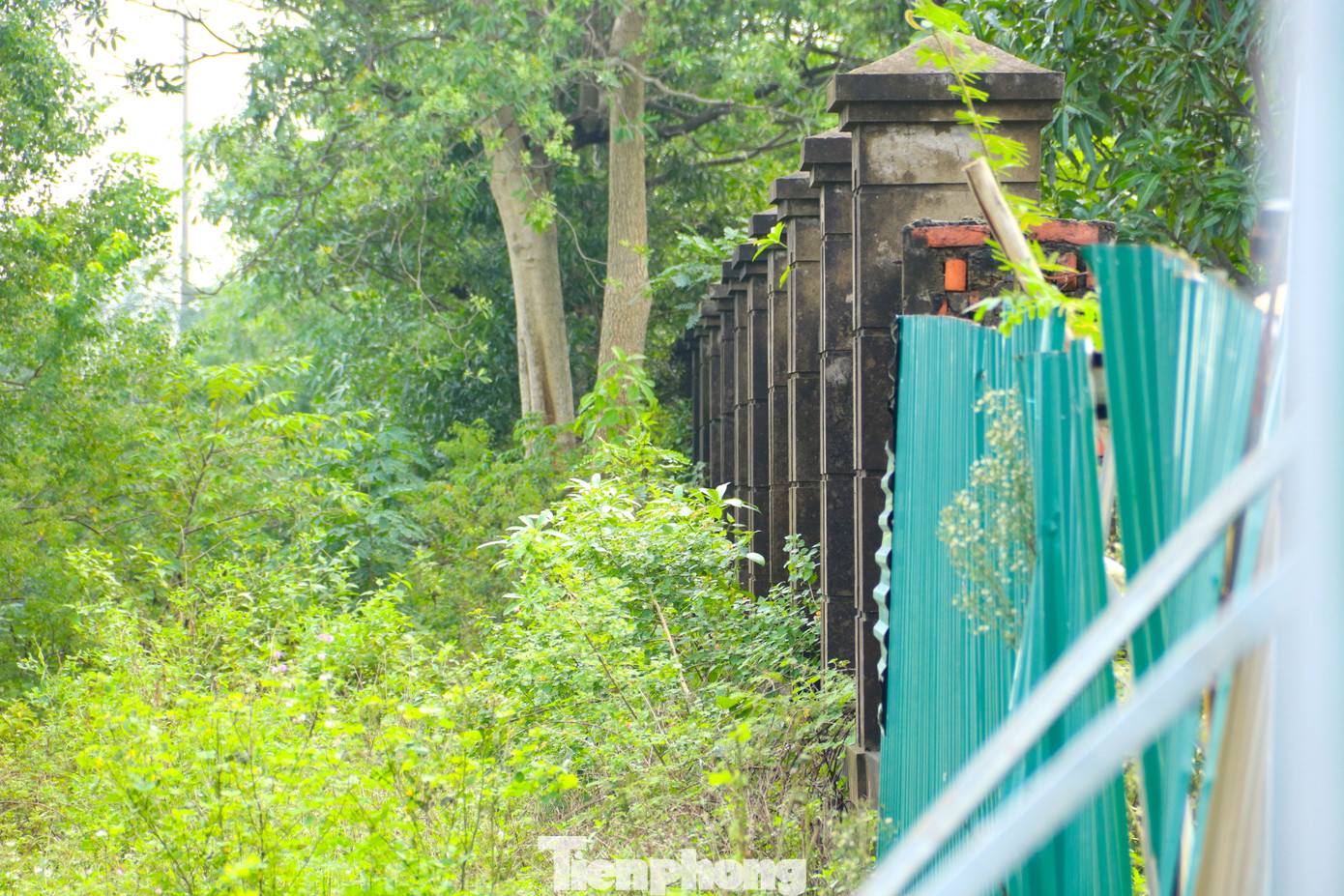 Liên quan đến vấn đề trên, ông Nguyễn Sỹ Thắng - Trưởng phòng quản lý vận tải Sở Giao thông vận tải Nghệ An cho hay phía sở đã chủ trì phối hợp với các đơn vị liên quan tổ chức kiểm tra và có văn bản về việc bổ sung đấu nối dự án bến xe vào quốc lộ 1 tuyến tránh TP. Vinh. Sau khi các thủ tục hoàn chỉnh mới trình để công bố bến xe đi vào hoạt động.