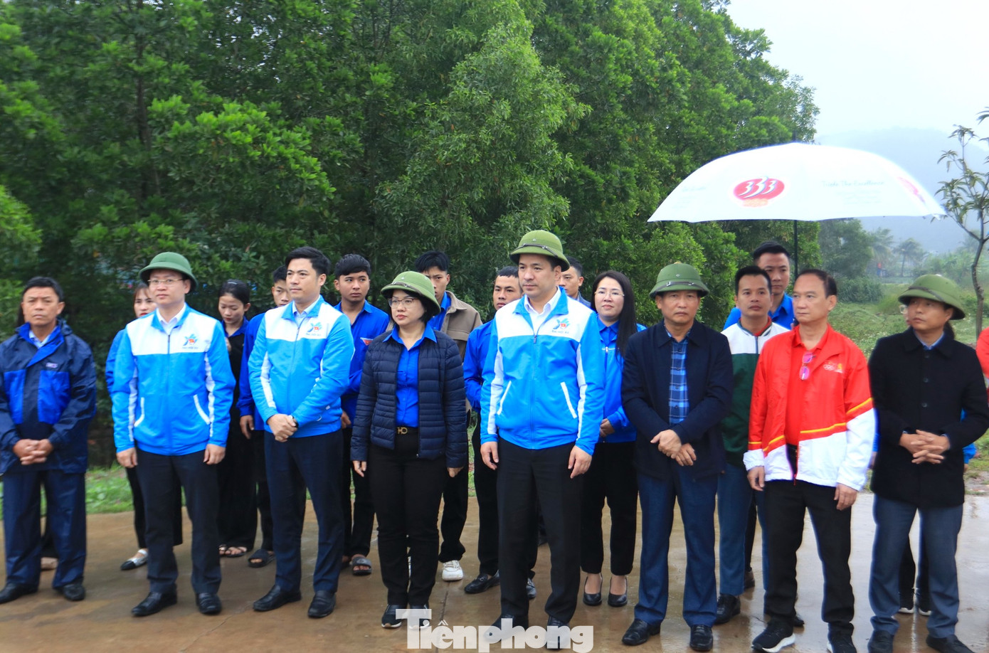Các đại biểu dự lễ khánh thành công trình "Thắp sáng đường quê" tại xã Nghi Tiến (huyện Nghi Lộc, Nghệ An). Các đại biểu dự lễ khánh thành công trình "Thắp sáng đường quê" tại xã Nghi Tiến (huyện Nghi Lộc, Nghệ An).