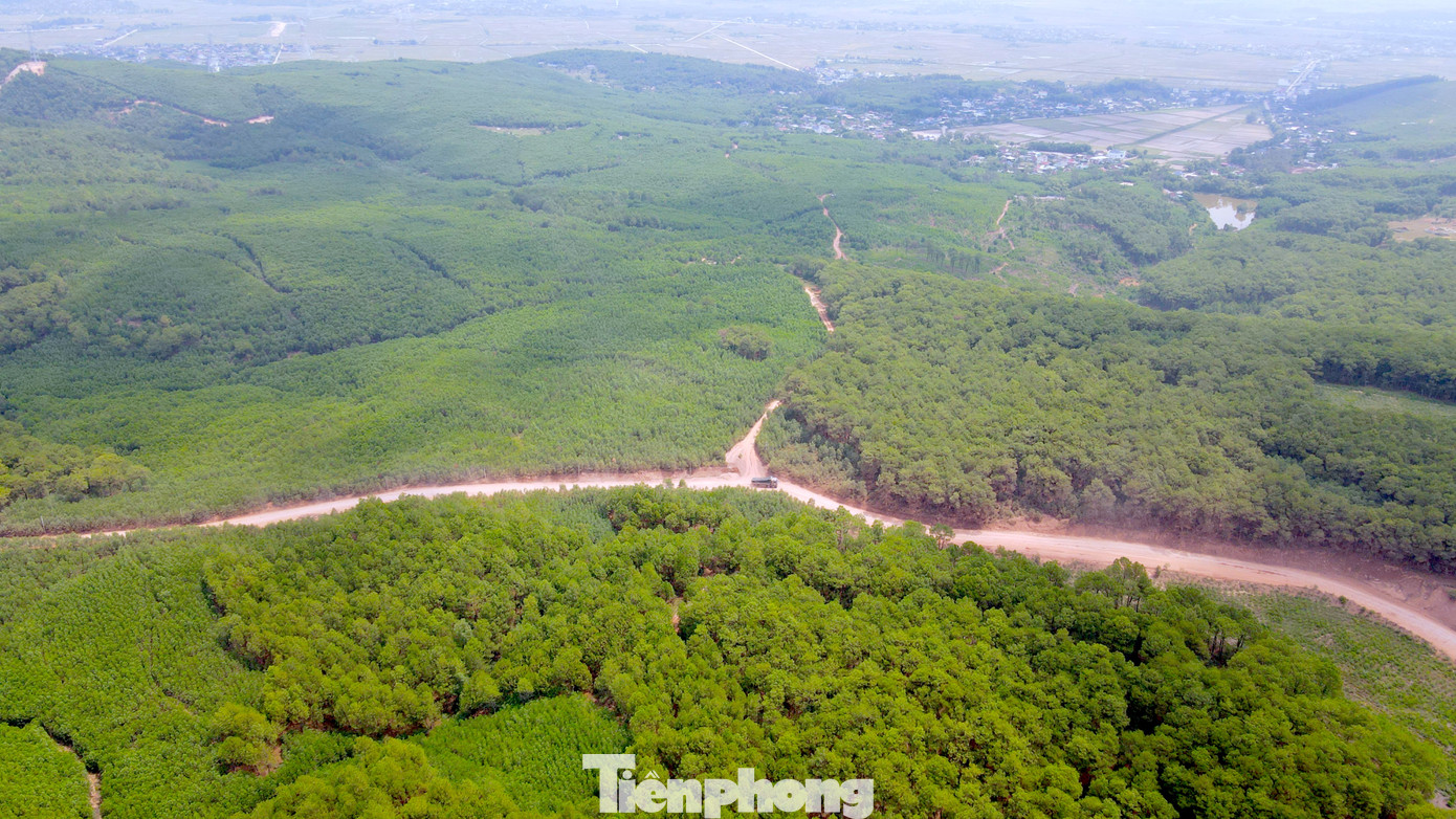 Khoảng cách từ hàng rào dự án đến khu dân cư gần nhất có khoảng cách là 600m. Khi quy hoạch chi tiết sẽ bố trí khu lò hỏa táng tại vị trí cách xa khu dân cư tối thiểu 750m (gấp 1,5 lần quy chuẩn). Khoảng cách từ hàng rào dự án đến khu dân cư gần nhất có khoảng cách là 600m. Khi quy hoạch chi tiết sẽ bố trí khu lò hỏa táng tại vị trí cách xa khu dân cư tối thiểu 750m (gấp 1,5 lần quy chuẩn).