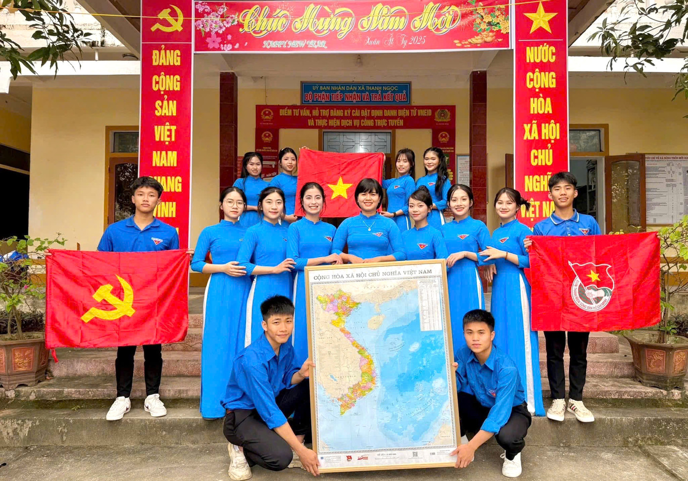 Nhằm tôn vinh, phát huy giá trị của áo dài và thiết thực kỷ niệm 115 năm ngày Quốc tế phụ nữ (8/3/1910 - 8/3/2025), Tỉnh Đoàn Nghệ An đã phát động “Tuần lễ Áo dài” năm 2025 với chủ đề “Tự hào một dải non sông” từ ngày 1/3-8/3.