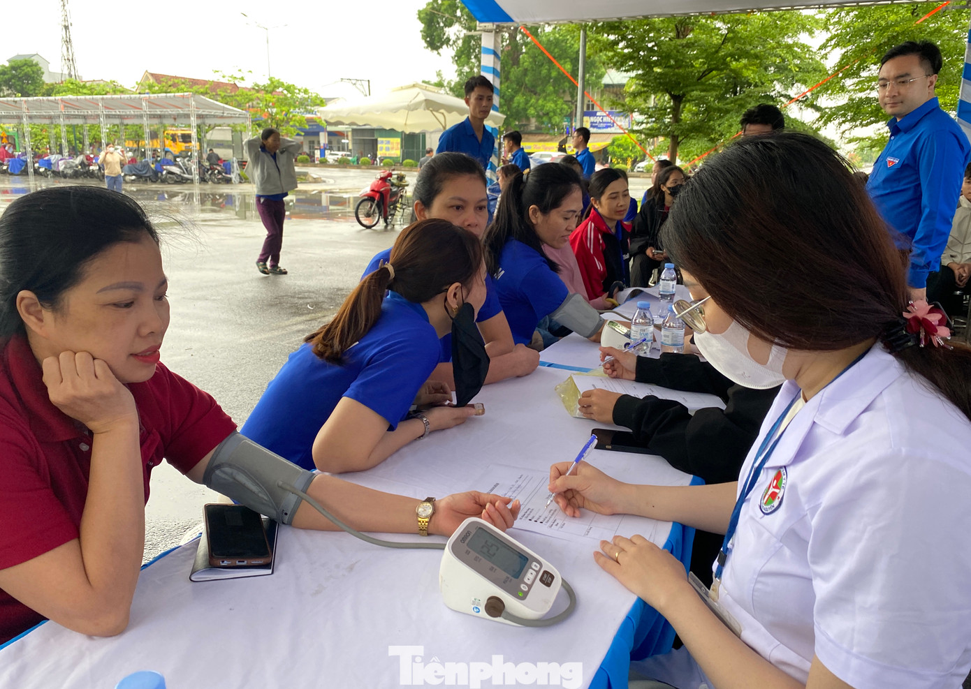 Bên cạnh đó, các bệnh nhân còn được chỉ định thực hiện các dịch vụ cận lâm sàng như: siêu âm tổng quát, siêu âm tuyến giáp, X-quang tim phổi, điện tim. Bên cạnh đó, các bệnh nhân còn được chỉ định thực hiện các dịch vụ cận lâm sàng như: siêu âm tổng quát, siêu âm tuyến giáp, X-quang tim phổi, điện tim.