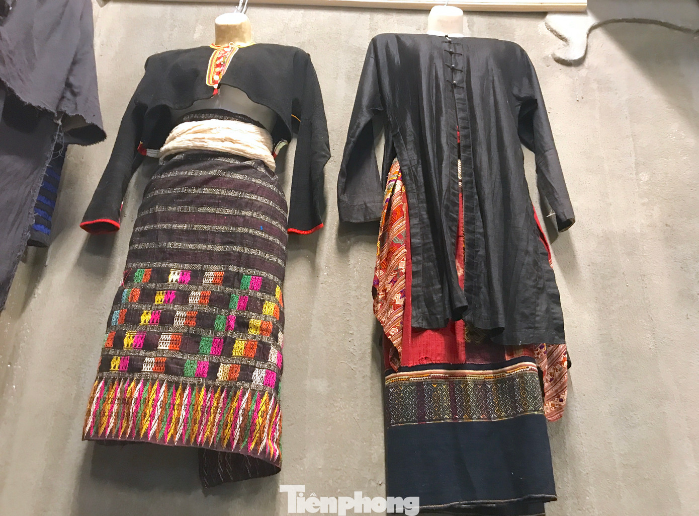 Trong số này có một bộ trang phục đặc biệt là váy áo truyền thống của người Thái đã được lưu truyền hơn 120 năm qua.