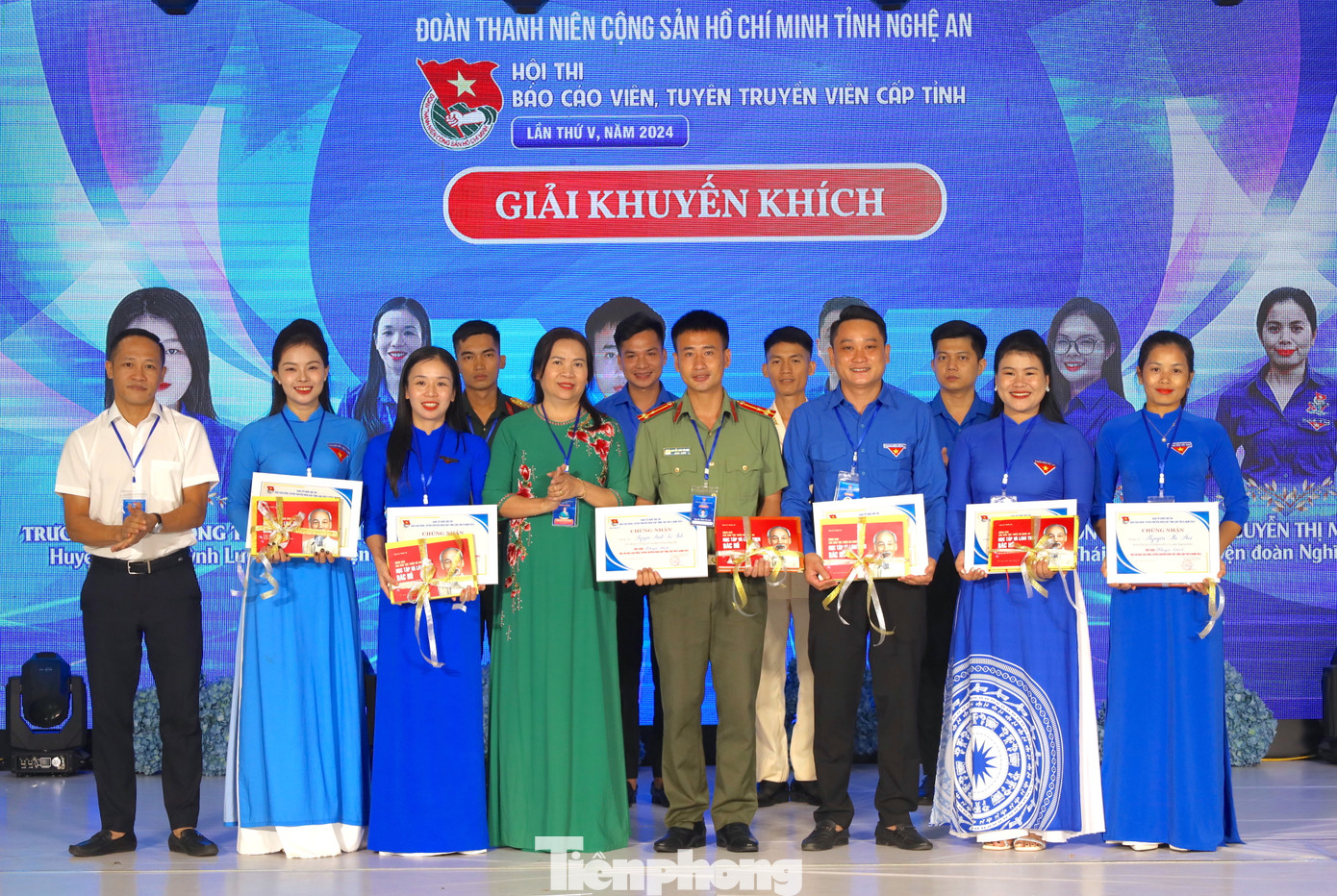 Ban tổ chức trao 6 giải Khuyến khích cho 6 thí sinh: Nguyễn Minh Tài Anh (SN 1995) - Chi đoàn Công an huyện; Lương Văn Tuấn (SN 1992) - Bí thư Đoàn xã Châu Thành, huyện Quỳ Hợp; Trương Thị Phương Thảo (SN 2000) - UVBTV Đoàn trường THPT; Lê Thị Hoa Trang (SN 1988) - UVBTV Đoàn trường THPT Lê Lợi, huyện Tân Kỳ; Nguyễn Thị Mai (SN 1990) - Bí thư Đoàn xã Nghĩa Phú, huyện Nghĩa Đàn. Hoàng Phương Giang (SN 1996) - Phó Bí thư Đoàn trường THPT Tây Hiếu, thị xã Thái Hòa.