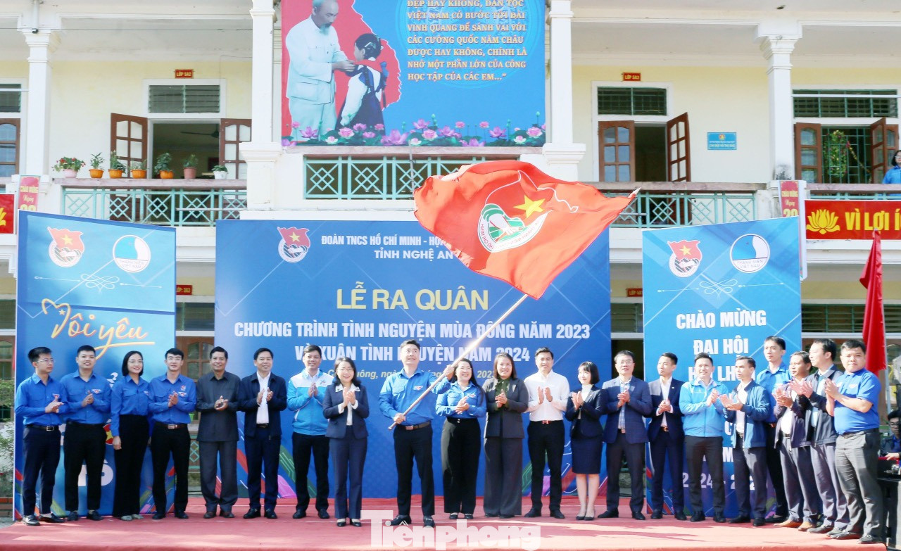 Tỉnh Đoàn, Hội Liên hiệp thanh niên tỉnh Nghệ An tổ chức Lễ ra quân Chương trình tình nguyện mùa Đông năm 2023 và Xuân tình nguyện năm 2024. Chương trình được tổ chức tại xã Thạch Ngàn, huyện Con Cuông (Nghệ An).