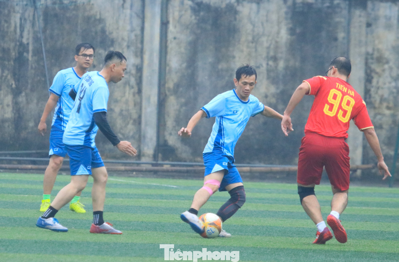 Những pha bóng gay cấn, hấp dẫn. Những pha bóng gay cấn, hấp dẫn.