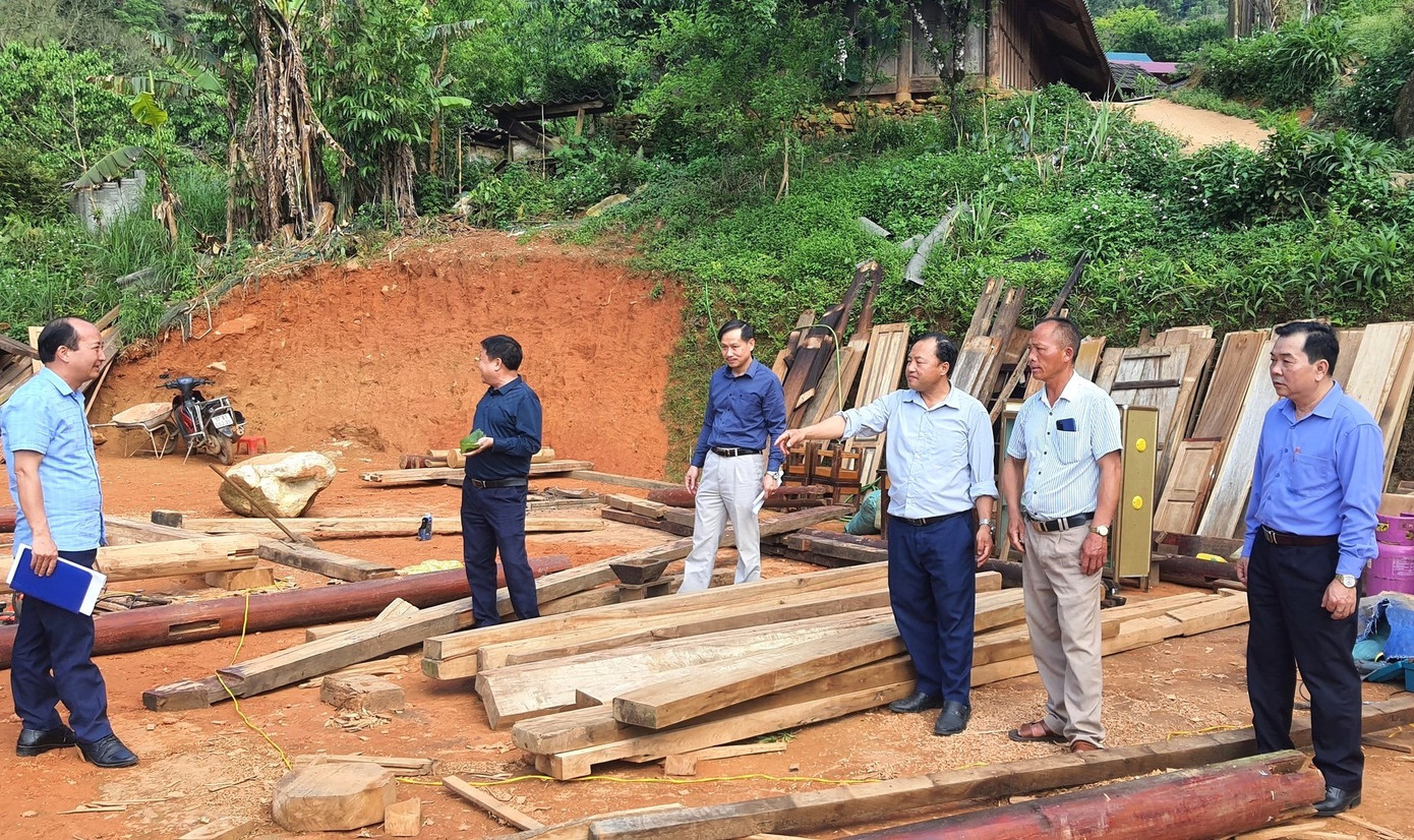 Xã Tây Sơn hiện đã xây dựng hoàn thành 70/94 căn nhà cho các gia đình có hoàn cảnh khó khăn cần hỗ trợ về nhà ở, đạt tỷ lệ 74,46%. Đó là sự nỗ lực của chính quyền địa phương huyện, xã cùng sự phối hợp của các cơ quan chức năng, sự hỗ trợ của đoàn viên thanh niên, chiến sĩ biên phòng và người dân trên địa bàn. Xã Tây Sơn hiện đã xây dựng hoàn thành 70/94 căn nhà cho các gia đình có hoàn cảnh khó khăn cần hỗ trợ về nhà ở, đạt tỷ lệ 74,46%. Đó là sự nỗ lực của chính quyền địa phương huyện, xã cùng sự phối hợp của các cơ quan chức năng, sự hỗ trợ của đoàn viên thanh niên, chiến sĩ biên phòng và người dân trên địa bàn.