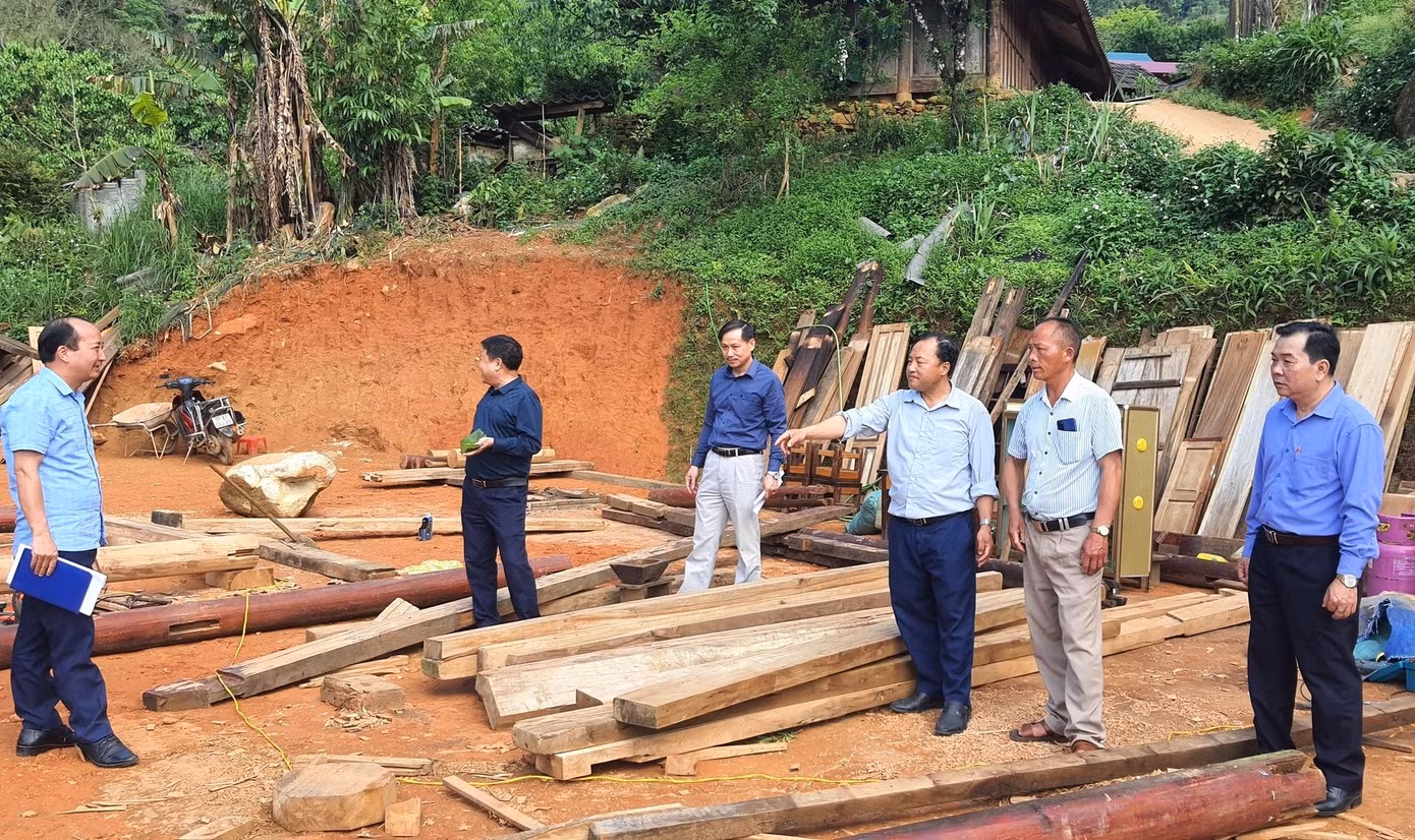 Xã Tây Sơn hiện đã xây dựng hoàn thành 70/94 căn nhà cho các gia đình có hoàn cảnh khó khăn cần hỗ trợ về nhà ở, đạt tỷ lệ 74,46%. Đó là sự nỗ lực của chính quyền địa phương huyện, xã cùng sự phối hợp của các cơ quan chức năng, sự hỗ trợ của đoàn viên thanh niên, chiến sĩ biên phòng và người dân trên địa bàn.