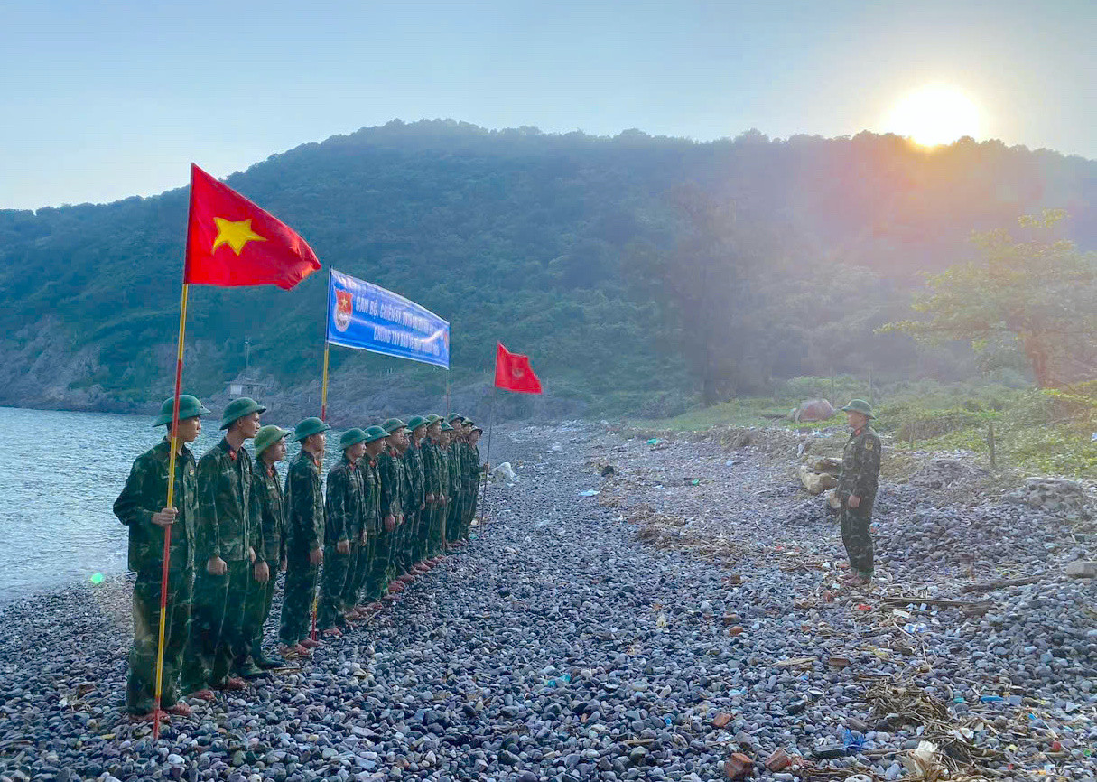 Sáng 6/10, hưởng ứng "Ngày Chủ nhật xanh", Chi đoàn cơ sở Đại đội hỗn hợp Đảo Ngư đóng quân tại Đảo Ngư (thị xã Cửa Lò, Nghệ An) đã thực hiện nhiều hoạt động ý nghĩa ở khu vực bãi biển của đảo.