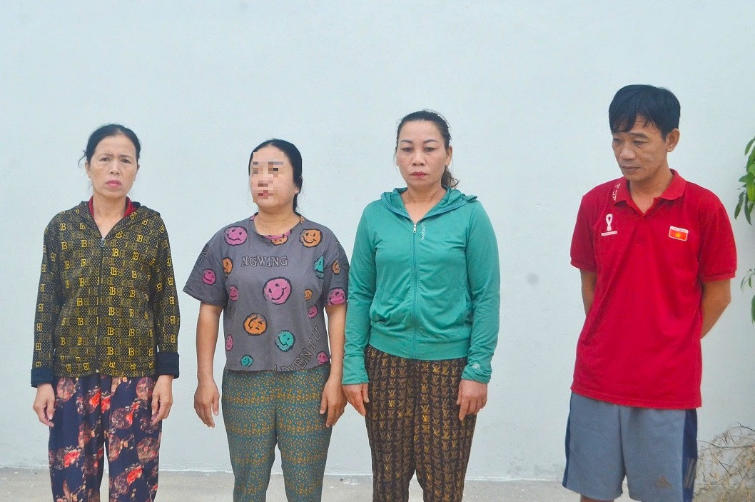 4 đối tượng tại cơ quan công an. 4 đối tượng tại cơ quan công an.