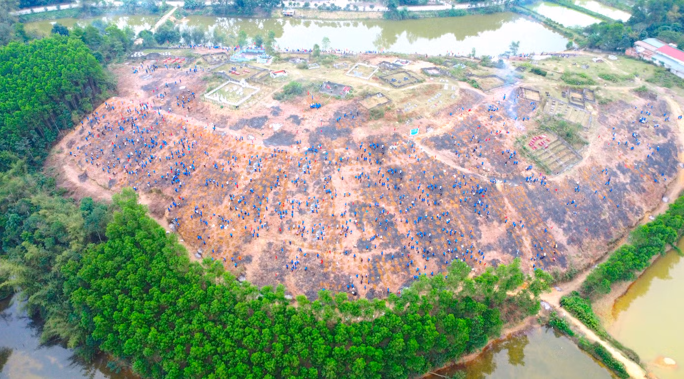 Theo đó, hơn 1.300 giáo viên và học sinh toàn trường đã ra quân thực hiện chương trình trồng cây nhân dịp đầu năm mới tại khuôn viên Khu trải nghiệm của trường THPT Thanh Chương 3. Theo đó, hơn 1.300 giáo viên và học sinh toàn trường đã ra quân thực hiện chương trình trồng cây nhân dịp đầu năm mới tại khuôn viên Khu trải nghiệm của trường THPT Thanh Chương 3.