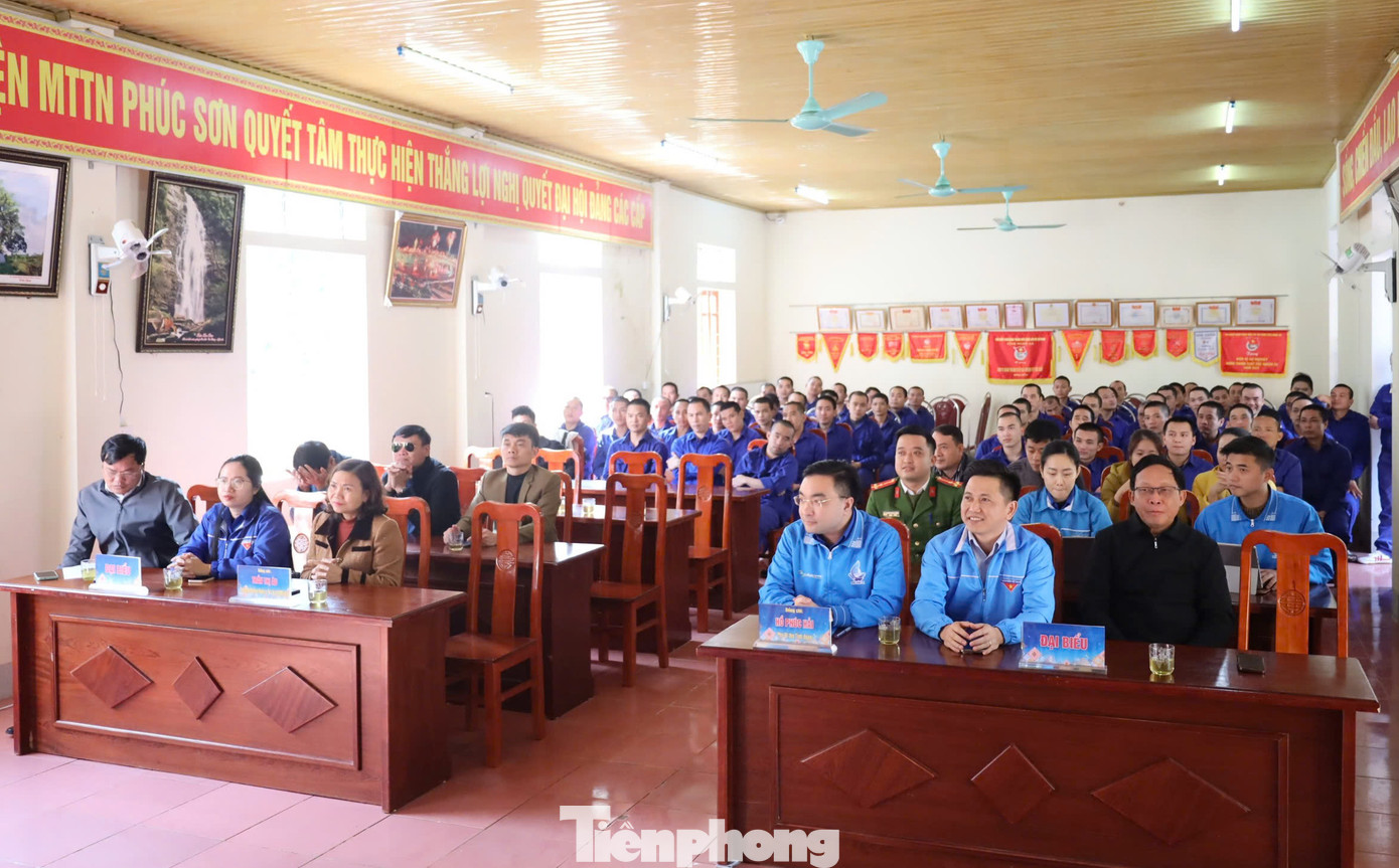 Các đại biểu tham dự chương trình. Các đại biểu tham dự chương trình.