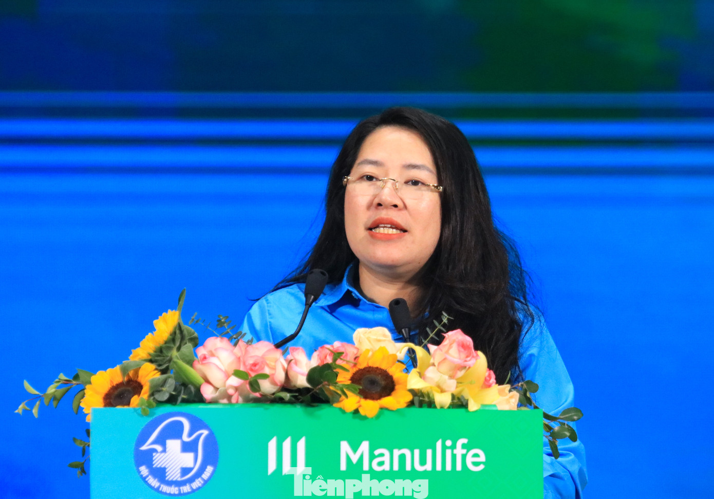 “Ngày hội sống khỏe mỗi ngày - Vì sức khỏe cộng đồng năm 2024” là hoạt động thiết thực nhằm cổ vũ tinh thần sống đẹp, nhân ái, nghĩa tình trong thanh niên; có ý nghĩa sâu sắc đối với những thầy thuốc trẻ mang 2 màu áo: màu áo xanh tình nguyện và màu áo trắng ngành y. Tôi kêu gọi các bạn đoàn viên, thanh niên hãy tiếp tục phát huy tinh thần xung kích, tình nguyện, đồng hành cùng các chương trình an sinh xã hội để xây dựng một xã hội ngày càng tốt đẹp hơn”, chị Nguyễn Thị Phương Thúy - Bí thư Tỉnh Đoàn Nghệ An, Chủ tịch Hội Liên hiệp Thanh niên tỉnh Nghệ An phát biểu tại chương trình.