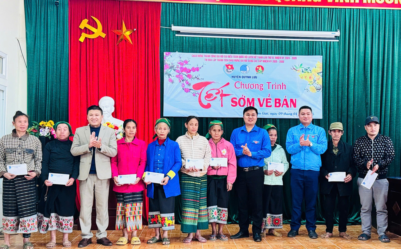 Tại chương trình, Huyện Đoàn - Hội LHTN - Hội đồng Đội huyện Quỳnh Lưu đã trao tặng 80 suất quà, mỗi suất trị giá 500 nghìn đồng cho các hộ nghèo, hộ có hoàn cảnh khó khăn tại xã Nậm Giải và 60 chiếc áo ấm, 20 thùng sữa cho các em học sinh có hoàn cảnh khó khăn tại trường Phổ thông dân tộc bán trú TH&amp;THCS Nậm Giải với tổng trị giá gần 60 triệu đồng.