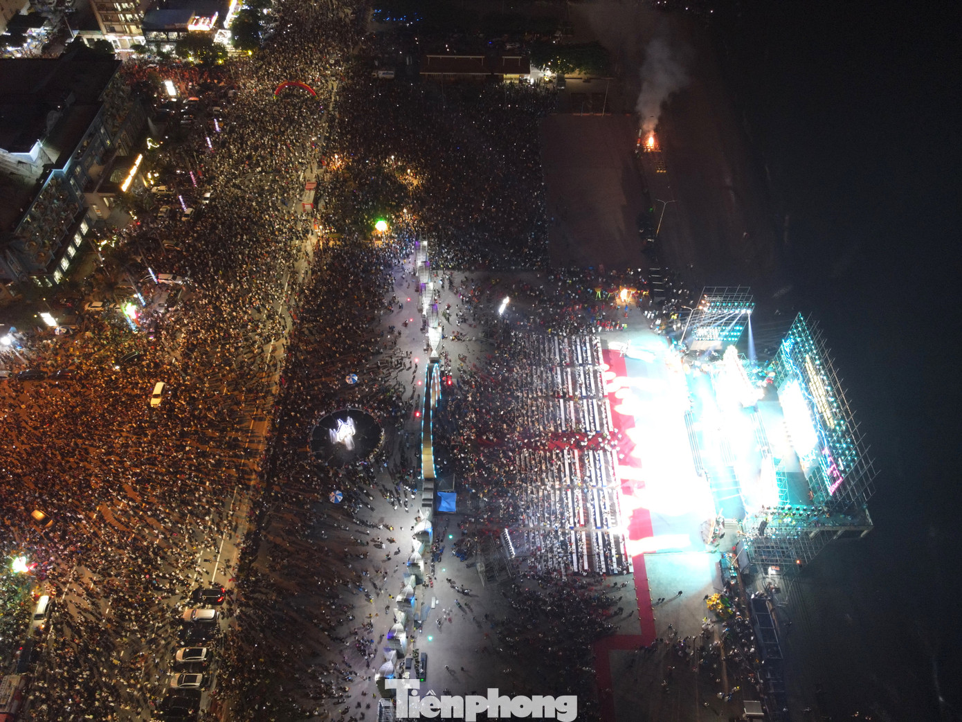 Được biết, sau lễ khai mạc sẽ mở ra một chuỗi các hoạt động phong phú, hấp dẫn kéo dài cho đến ngày 30/04 , tiêu biểu như: giải cờ người (ngày 19/4), các giải thể thao (từ 20-30/4), lễ hội cầu Ngư Đền Làng Hiếu (phường Nghi Hải) từ 21-23/4; chương trình Lễ hội Âm nhạc đường phố và ẩm thực đêm (đêm thứ 7 hàng tuần); chương trình nghệ thuật về miền ví Giặm (đêm chủ nhật hàng tuần); tổ chức hội thi đầu bếp giỏi thị xã Cửa Lò lần thứ 3 (từ 22-30/4).