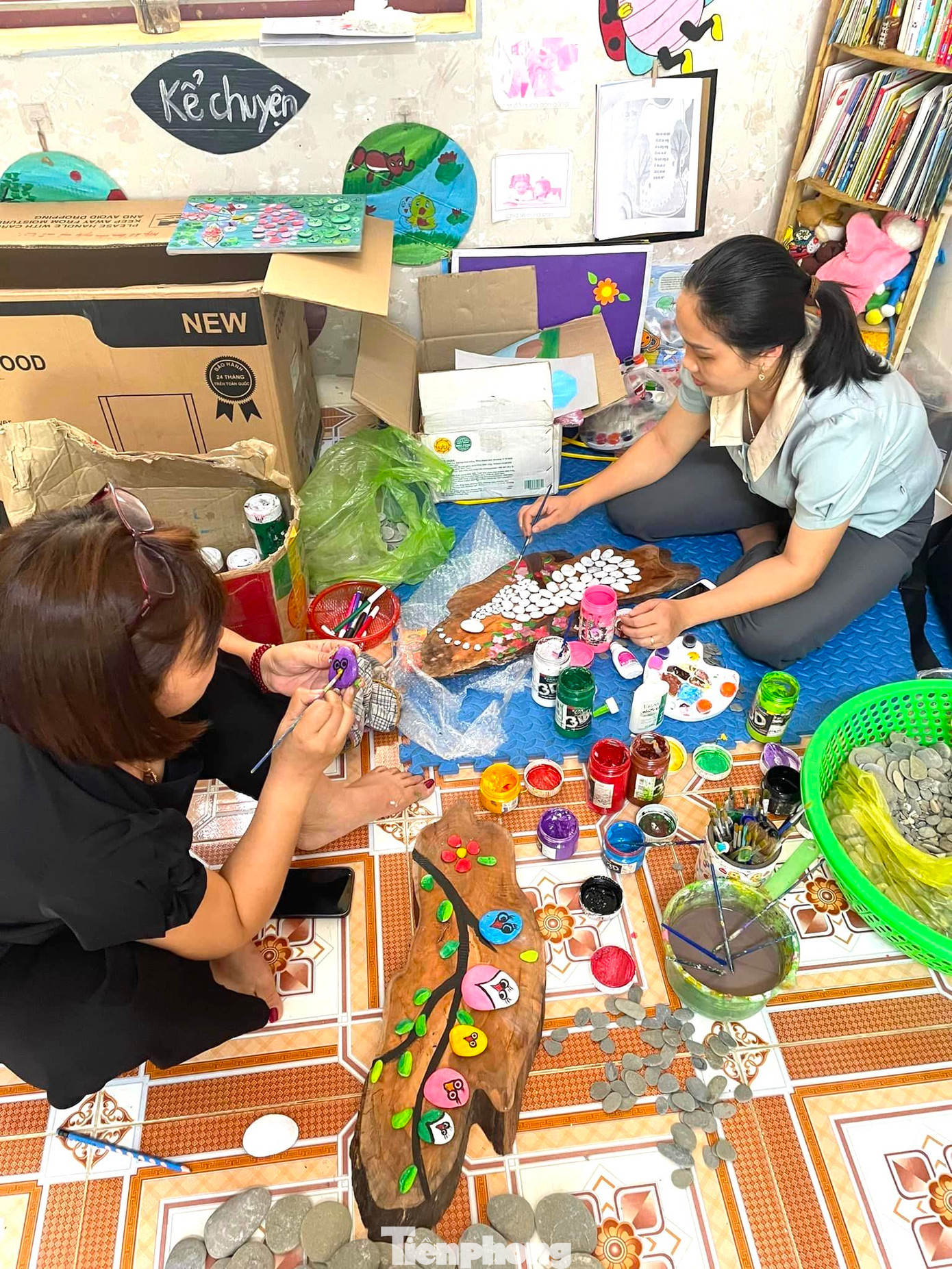 Được biết không chỉ tại trường mầm non Hòa Bình mà hiện một số trường mầm non trên địa bàn huyện Tương Dương cũng đã triển khai hoạt động vẽ tranh sáng tạo từ những hòn đá cuội để bán gây quỹ làm thư viện sách của trường và hỗ trợ học sinh có hoàn cảnh khó khăn.