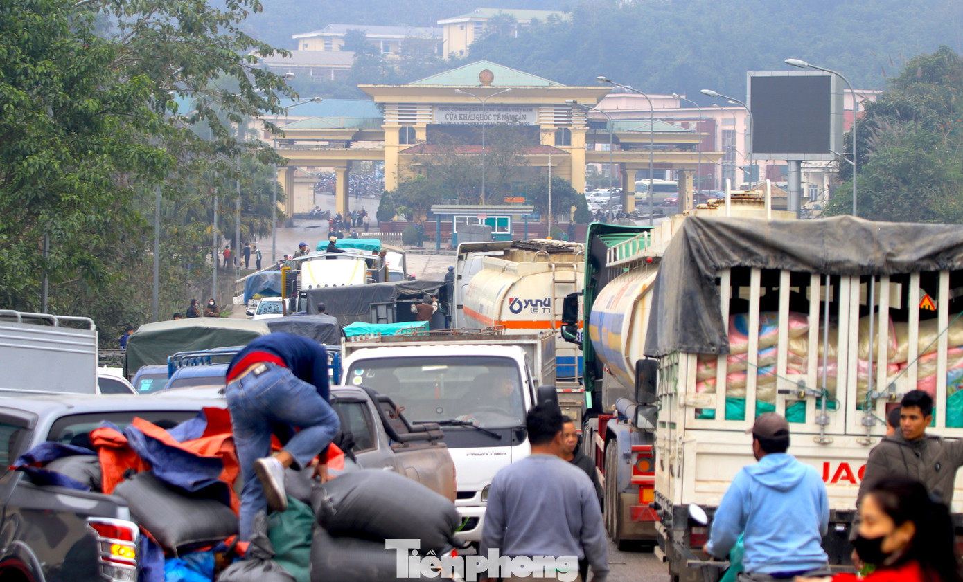 Phiên chợ biên giới Nậm Cắn là nơi giao thương hàng hóa cũng là nơi giao lưu nét đẹp văn hóa của người dân 2 nước Việt Nam - Lào. Vậy nên ai cũng muốn một lần được ghé thăm để thưởng thức không khí, mua sắm những sản phẩm độc đáo tại phiên chợ này. Phiên chợ biên giới Nậm Cắn là nơi giao thương hàng hóa cũng là nơi giao lưu nét đẹp văn hóa của người dân 2 nước Việt Nam - Lào. Vậy nên ai cũng muốn một lần được ghé thăm để thưởng thức không khí, mua sắm những sản phẩm độc đáo tại phiên chợ này.