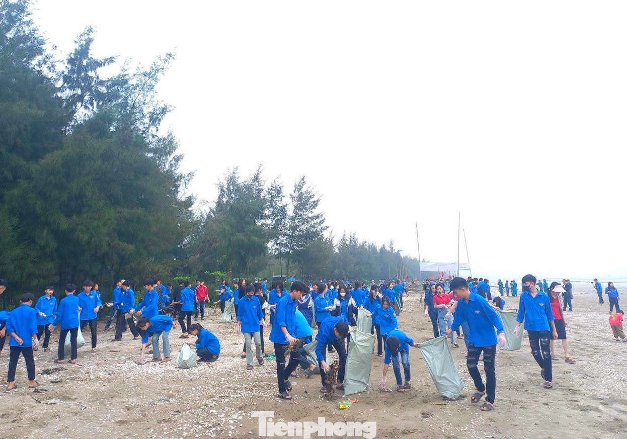 Các cơ sở đoàn trên toàn tỉnh đồng loạt ra quân hưởng ứng ngày cao điểm "Tình nguyện Chung tay xây dựng nông thôn mới và Ngày Chủ nhật xanh”. Các cơ sở đoàn trên toàn tỉnh đồng loạt ra quân hưởng ứng ngày cao điểm "Tình nguyện Chung tay xây dựng nông thôn mới và Ngày Chủ nhật xanh”.