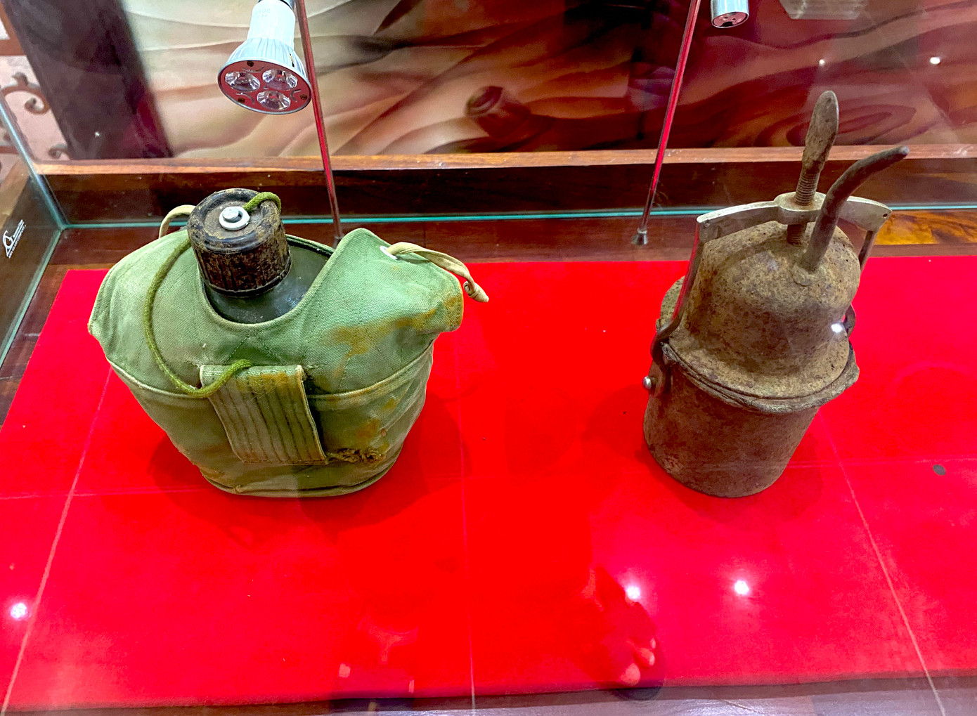 Vật dụng, tư trang cá nhân của các thanh niên xung phong được lưu giữ tại bảo tàng. Vật dụng, tư trang cá nhân của các thanh niên xung phong được lưu giữ tại bảo tàng.