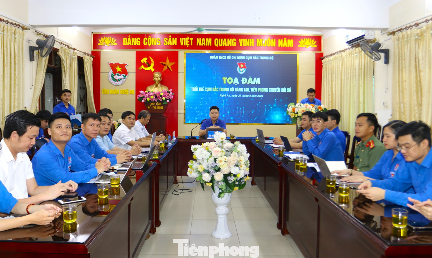 Toàn cảnh chương trình Tọa đàm "Tuổi trẻ cụm Bắc Trung Bộ sáng tạo, tiên phong chuyển đổi số”. Toàn cảnh chương trình Tọa đàm "Tuổi trẻ cụm Bắc Trung Bộ sáng tạo, tiên phong chuyển đổi số”.