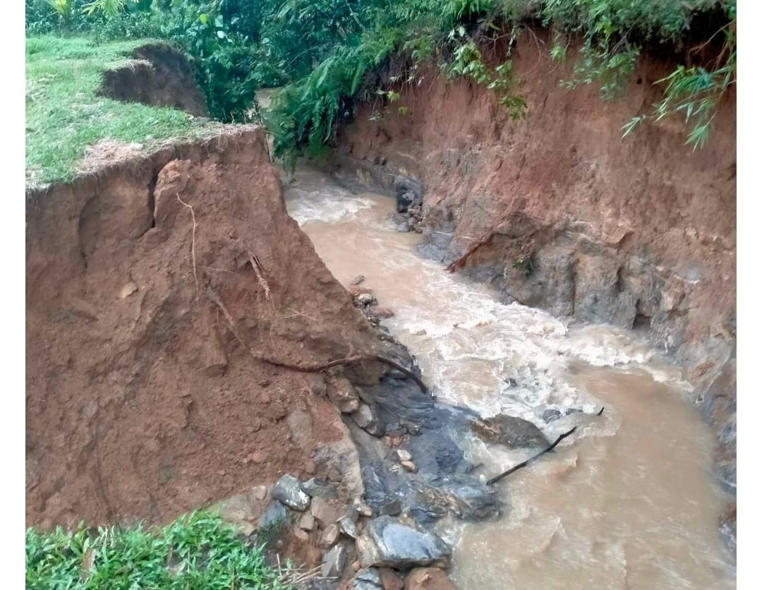 Khu vực phát hiện quả bom là khe nước đầu nguồn đập Chăm Bảy.