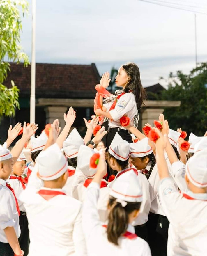 Các em đã tái hiện lại những thời khắc lịch sử anh hùng, ca ngợi chiến công của các anh hùng nhỏ tuổi, tái diễn lịch sử hào hùng của dân tộc, để lại nhiều ấn tượng trong lòng người dân.