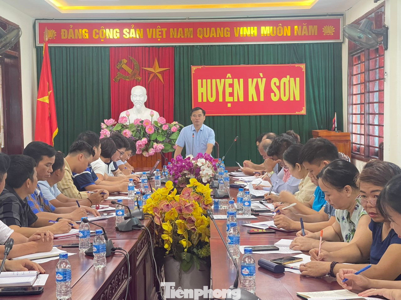 Huyện Kỳ Sơn họp khẩn triển khai các giải pháp phòng, chống dịch bệnh bạch hầu trên địa bàn. Huyện Kỳ Sơn họp khẩn triển khai các giải pháp phòng, chống dịch bệnh bạch hầu trên địa bàn.