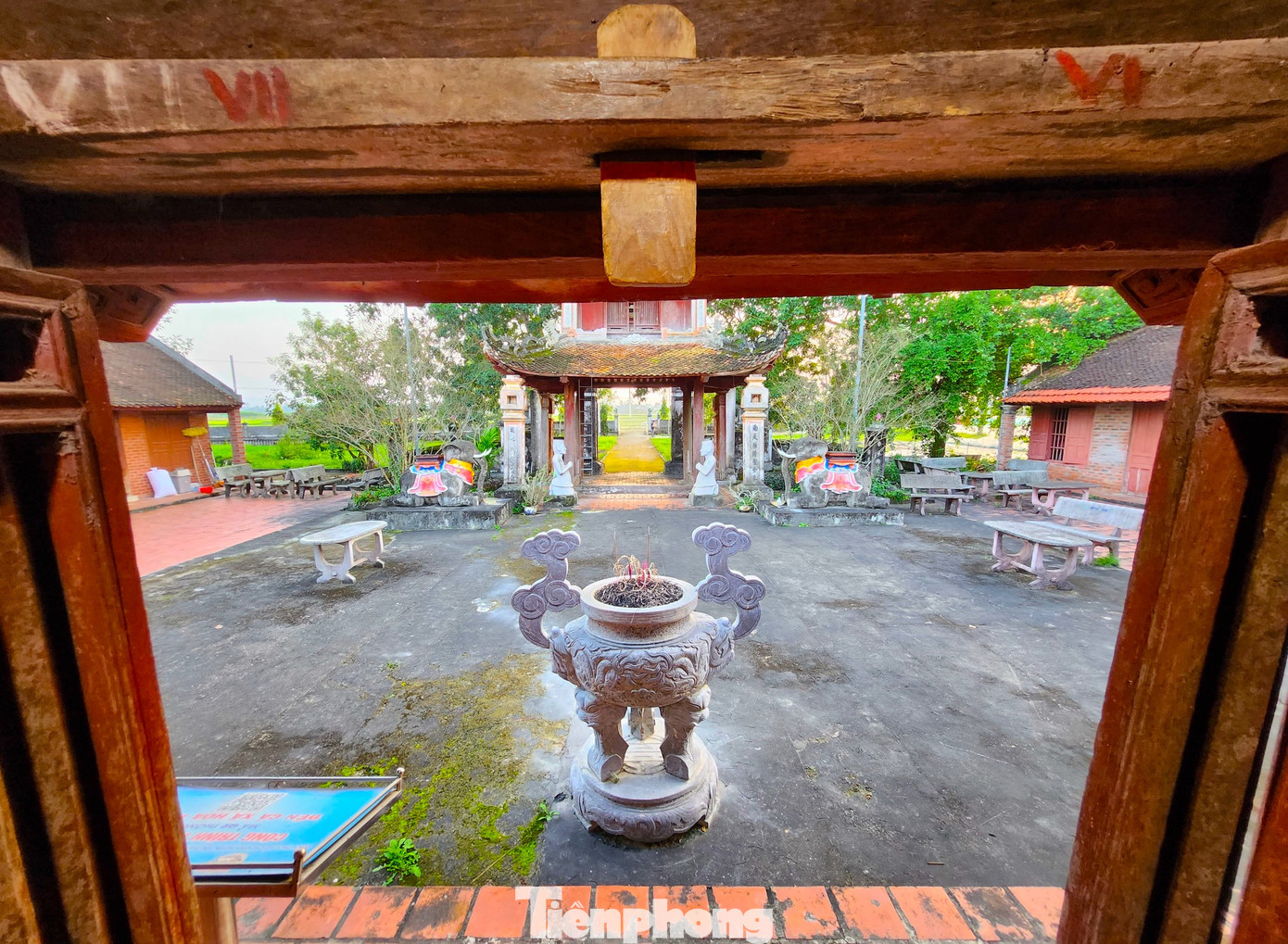 Đền Cả là nơi sinh hoạt văn hóa tâm linh của người dân địa phương cũng như của du khách trong và ngoài tỉnh.