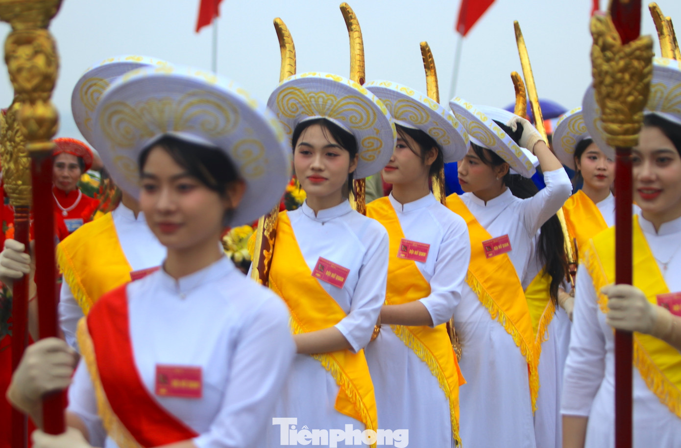 “Năm nay ban tổ chức đã chọn 23 thiếu nữ đang học lớp 9 có phẩm chất đạo đức tốt để xếp vào Đội Nữ quan làm lễ. Từ tháng 12/2024, Đội Nữ quan đã được tập các nghi thức làm lễ từ cách đi, đứng, tay cầm bảo kiếm, đao... sao cho đúng với phong tục và khi làm lễ đều, đẹp”, đại diện Ban Quản lý Đền Cờn nói.