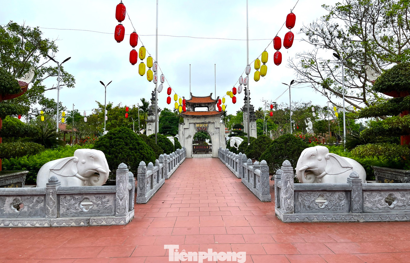 Công trình được công nhận Di tích lịch sử văn hóa quốc gia vào năm 1992 để tưởng niệm cụ Hồ Kha (người có công lập xã) cùng các bậc hậu duệ trong họ có công với đất nước.