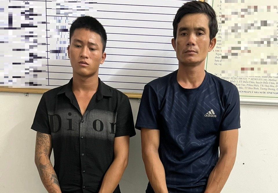 2 tên cướp Trương Văn Nguyễn và Nguyễn Đình Thi tại cơ quan công an.