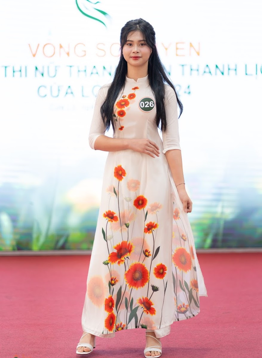 Hiện các thí sinh đang trải qua các vòng thi để thể hiện bản lĩnh, tài năng và sắc đẹp của mình trong lễ hội mang tên Hoa cúc biển.