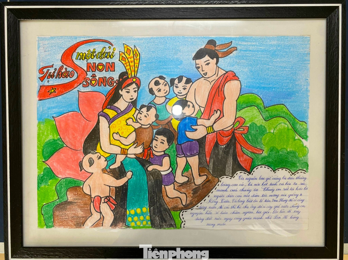 Bức tranh đầu tiên được các cô giáo vẽ về "Nòi giống Rồng Tiên". Bức tranh thể hiện về cội nguồn hình thành dân tộc Việt. Bức tranh đầu tiên được các cô giáo vẽ về "Nòi giống Rồng Tiên". Bức tranh thể hiện về cội nguồn hình thành dân tộc Việt.