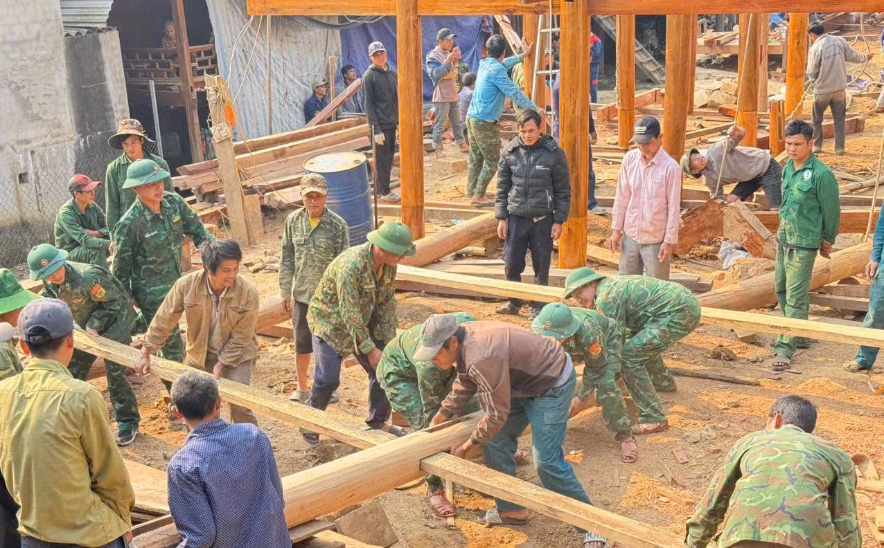 Bằng những việc làm thiết thực, tuổi trẻ huyện Kỳ Sơn đã hưởng ứng phong trào “Mỗi đoàn viên một ngày công”, phát huy vai trò xung kích, tình nguyện vì cộng đồng, góp phần lan tỏa tinh thần tương thân tương ái, sẻ chia trong xã hội.