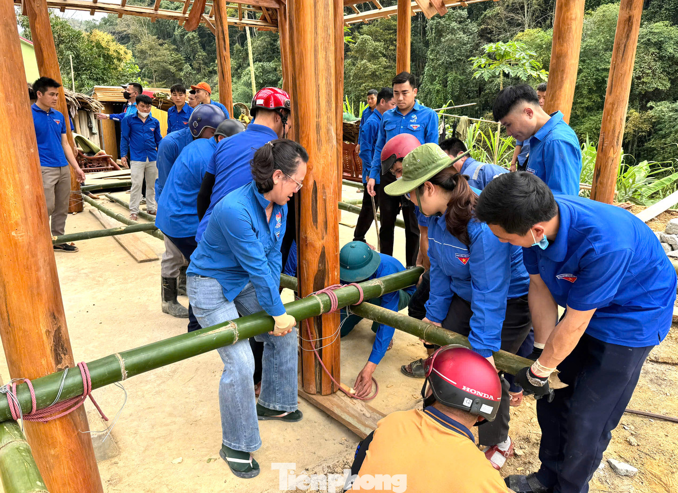 Ban Thường vụ Huyện Đoàn Tương Dương tổ chức Lễ ra quân Tháng Thanh niên năm 2025 và khởi công công trình thanh niên cấp huyện gồm: Xây dựng sân chơi thể thao, trao 20 suất quà cho thiếu nhi có hoàn cảnh khó khăn, hỗ trợ xây dựng nhà ở tại xã Yên Thắng. Ban Thường vụ Huyện Đoàn Tương Dương tổ chức Lễ ra quân Tháng Thanh niên năm 2025 và khởi công công trình thanh niên cấp huyện gồm: Xây dựng sân chơi thể thao, trao 20 suất quà cho thiếu nhi có hoàn cảnh khó khăn, hỗ trợ xây dựng nhà ở tại xã Yên Thắng.