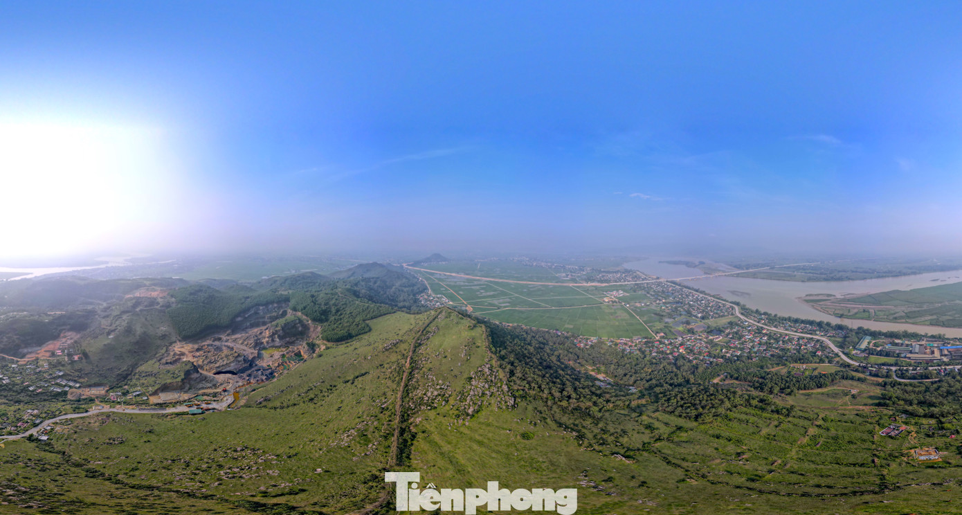 Theo sử sách ghi lại, khi nắm binh quyền, Hồ Quý Ly (1336-1407) chú trọng huấn luyện quân đội đề phòng quân Minh xâm lược. Ông củng cố các địa bàn chiến lược ở vùng Thanh Nghệ Tĩnh, bố trí người thân tín trấn giữ. Từ năm 1397 trở đi, Hồ Quý Ly cho người đắp Thành Rum. Từ năm 1400, Thành Rum trở thành căn cứ quan trọng của nhà Hồ.