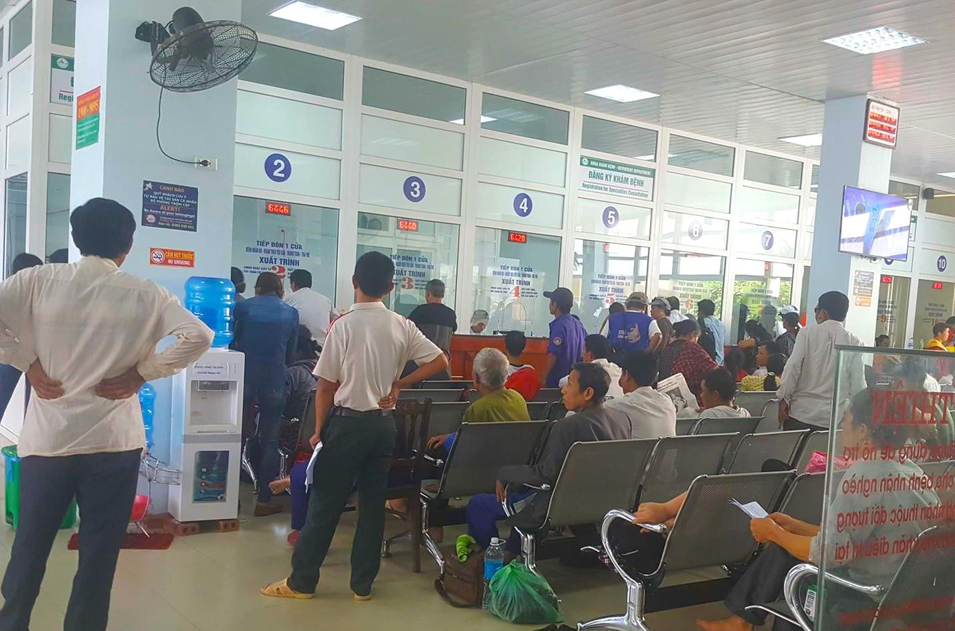 Bệnh viện hữu nghị Đa khoa tỉnh Nghệ An hiện đang thiếu máy chụp MRI khiến các bệnh nhân phải đi chụp thuê ở đơn vị khác. Bệnh viện hữu nghị Đa khoa tỉnh Nghệ An hiện đang thiếu máy chụp MRI khiến các bệnh nhân phải đi chụp thuê ở đơn vị khác.