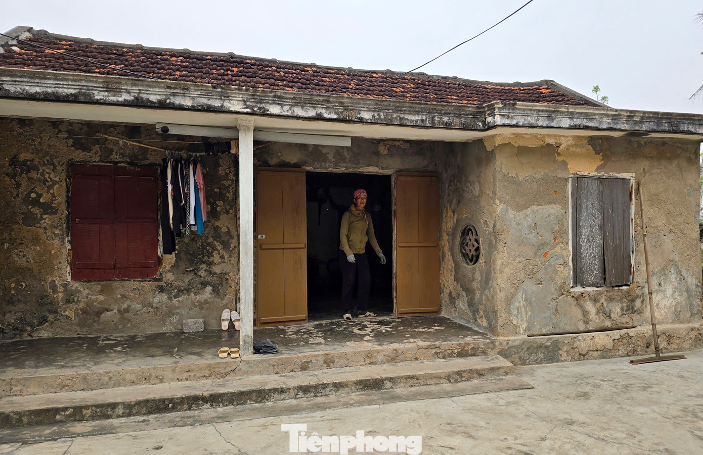 Ở vùng biển huyện Quỳnh Lưu (Nghệ An) hiện vẫn còn nhiều ngôi nhà cổ được xây dựng từ những vỏ sò, ốc, điệp. Trải qua thời gian dài, những ngôi nhà cổ vẫn còn đứng vững với mưa nắng, mang lại một vẻ đẹp đặc trưng của người dân địa phương mà hiếm nơi nào có được. Ở vùng biển huyện Quỳnh Lưu (Nghệ An) hiện vẫn còn nhiều ngôi nhà cổ được xây dựng từ những vỏ sò, ốc, điệp. Trải qua thời gian dài, những ngôi nhà cổ vẫn còn đứng vững với mưa nắng, mang lại một vẻ đẹp đặc trưng của người dân địa phương mà hiếm nơi nào có được.