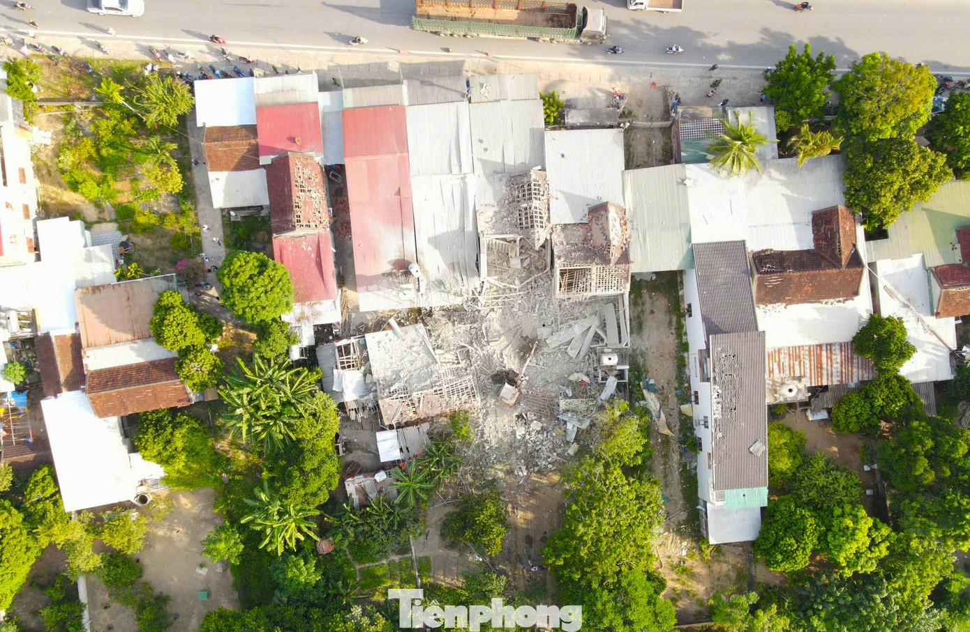Hiện trường vụ nổ chiều 29/8 nhìn từ trên cao.