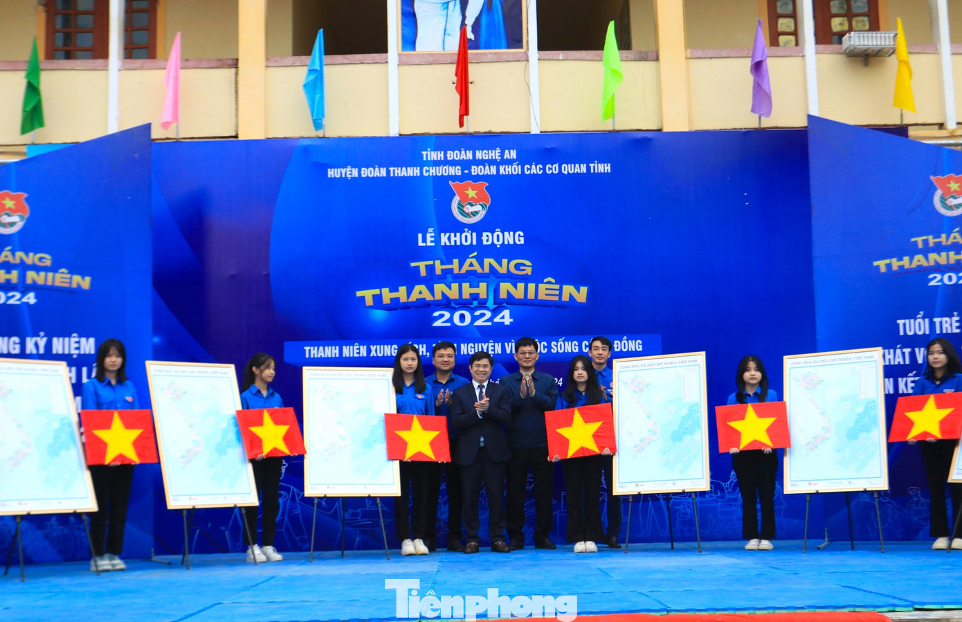Nhằm tăng cường giáo dục lòng yêu nước, góp phần nâng cao ý thức về chủ quyền quốc gia, dân tộc, BTV Huyện Đoàn Thanh Chương và Đoàn Khối cơ quan tỉnh đã phát động Cuộc vận động "Tự hào một dải non sông" ở tất cả các cấp bộ Đoàn, Hội, Đội trực thuộc thông qua việc sử dụng bản đồ Việt Nam tại các không gian học tập, làm việc và sinh hoạt cộng đồng của thanh thiếu nhi và người dân. Tại chương trình, Liên đội trường THCS Thanh Thủy cũng phát động hưởng ứng cuộc vận động, mỗi chi đội thực hiện treo một tấm bản đồ trong lớp học. Nhằm tăng cường giáo dục lòng yêu nước, góp phần nâng cao ý thức về chủ quyền quốc gia, dân tộc, BTV Huyện Đoàn Thanh Chương và Đoàn Khối cơ quan tỉnh đã phát động Cuộc vận động "Tự hào một dải non sông" ở tất cả các cấp bộ Đoàn, Hội, Đội trực thuộc thông qua việc sử dụng bản đồ Việt Nam tại các không gian học tập, làm việc và sinh hoạt cộng đồng của thanh thiếu nhi và người dân. Tại chương trình, Liên đội trường THCS Thanh Thủy cũng phát động hưởng ứng cuộc vận động, mỗi chi đội thực hiện treo một tấm bản đồ trong lớp học.