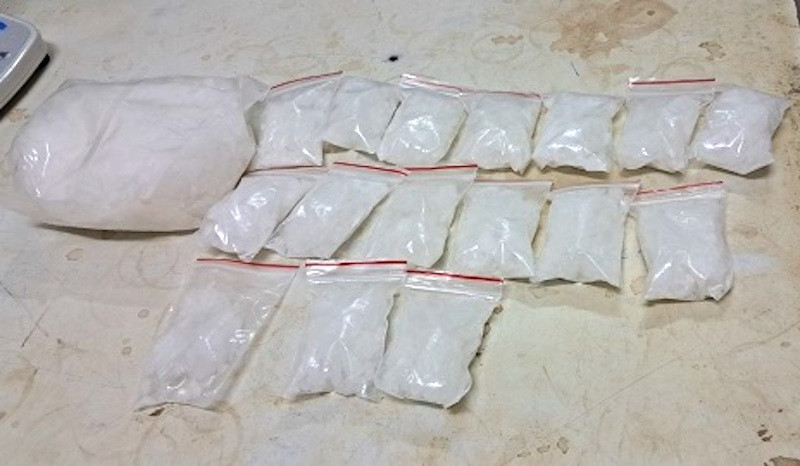 Tang vật công an thu giữ được là 2kg ma túy đá.