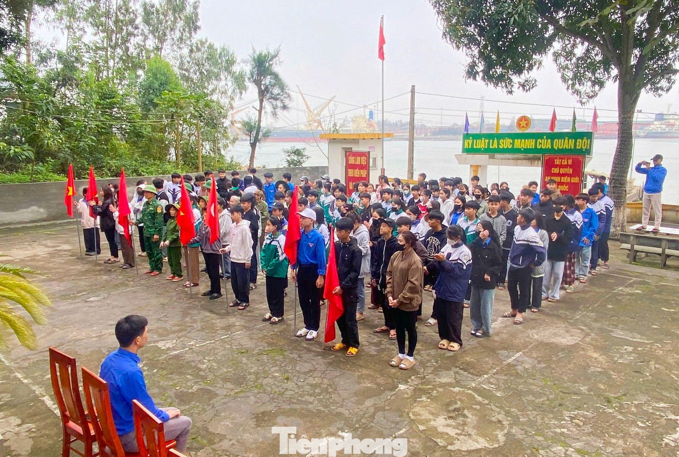 Cùng ngày, Đoàn xã Nghi Thiết (huyện Nghi Lộc, Nghệ An) cũng tổ chức hưởng ứng ra quân Tháng Thanh niên 2025 với chương trình làm sạch bãi biển trên địa bàn xã. Cùng ngày, Đoàn xã Nghi Thiết (huyện Nghi Lộc, Nghệ An) cũng tổ chức hưởng ứng ra quân Tháng Thanh niên 2025 với chương trình làm sạch bãi biển trên địa bàn xã.