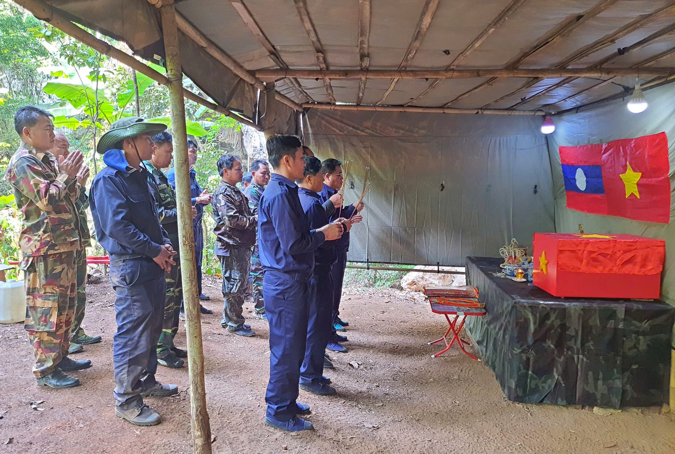 Các cán bộ, chiến sĩ Đội Quy tập cho biết, dù có nhiều khó khăn, tuy nhiên được sự quan tâm, tạo mọi điều kiện của Ban Chỉ đạo 515 cùng các cấp ủy, chính quyền, lực lượng vũ trang, nhân dân 3 tỉnh Xiêng Khoảng, Xay Sổm Bun và Viêng Chăn (Lào), cán bộ, nhân viên Đội quy tập đã khắc phục khó khăn hoàn thành tốt nhiệm vụ được giao. Các cán bộ, chiến sĩ Đội Quy tập cho biết, dù có nhiều khó khăn, tuy nhiên được sự quan tâm, tạo mọi điều kiện của Ban Chỉ đạo 515 cùng các cấp ủy, chính quyền, lực lượng vũ trang, nhân dân 3 tỉnh Xiêng Khoảng, Xay Sổm Bun và Viêng Chăn (Lào), cán bộ, nhân viên Đội quy tập đã khắc phục khó khăn hoàn thành tốt nhiệm vụ được giao.