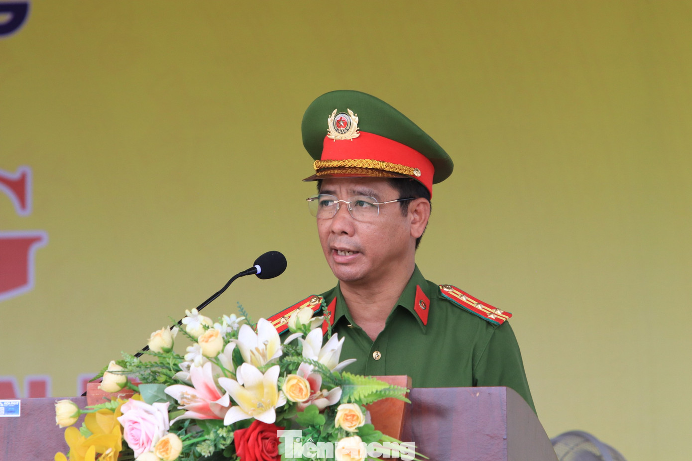 Phát biểu tại buổi lễ, Đại tá Phạm Hữu Thinh - Phó Tư lệnh Cảnh sát cơ động, đã biểu dương và đánh giá cao những thành tích mà Trung đoàn CSCĐ Bắc Trung Bộ đạt được trong thời gian qua. Đại tá Phạm Hữu Thinh nhấn mạnh: Nhờ công tác lãnh đạo, chỉ đạo của chỉ huy các cấp có tính chủ động, sáng tạo, vận dụng vào tình hình thực tế; cùng sự cố gắng, nỗ lực của toàn thể cán bộ quản lý, huấn luyện và chiến sỹ mới, Trung đoàn CSCĐ Bắc Trung Bộ đã hoàn thành tốt nhiệm vụ huấn luyện chiến sỹ mới năm 2024 theo đúng mục tiêu, yêu cầu đề ra, đảm bảo tuyệt đối an toàn về mọi mặt.