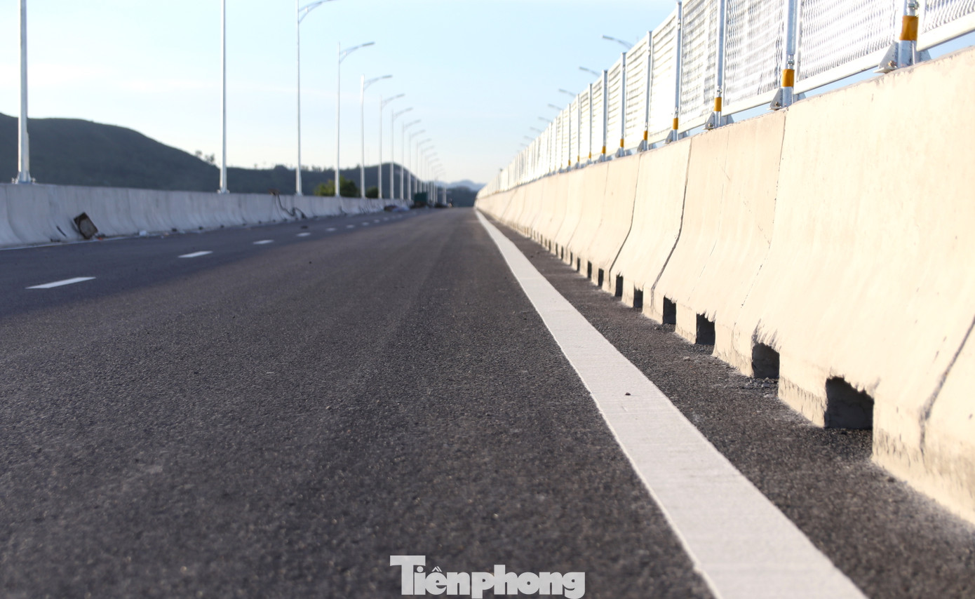 Mặt đường toàn tuyến đã được làm hoàn thiện.