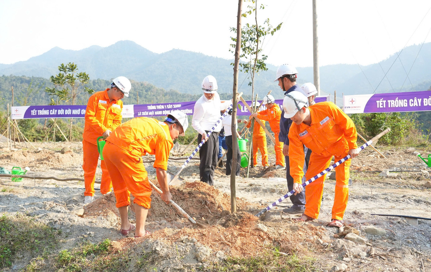 Công ty Thủy điện Bản Vẽ tổ chức trồng cây xanh để hưởng ứng "Tết trồng cây" đời đời nhớ ơn Chủ tịch Hồ Chí Minh và thực hiện "Chương trình trồng 1 tỷ cây xanh vì một Việt Nam xanh" do Thủ tướng Chính phủ phát động. Công ty Thủy điện Bản Vẽ tổ chức trồng cây xanh để hưởng ứng "Tết trồng cây" đời đời nhớ ơn Chủ tịch Hồ Chí Minh và thực hiện "Chương trình trồng 1 tỷ cây xanh vì một Việt Nam xanh" do Thủ tướng Chính phủ phát động.